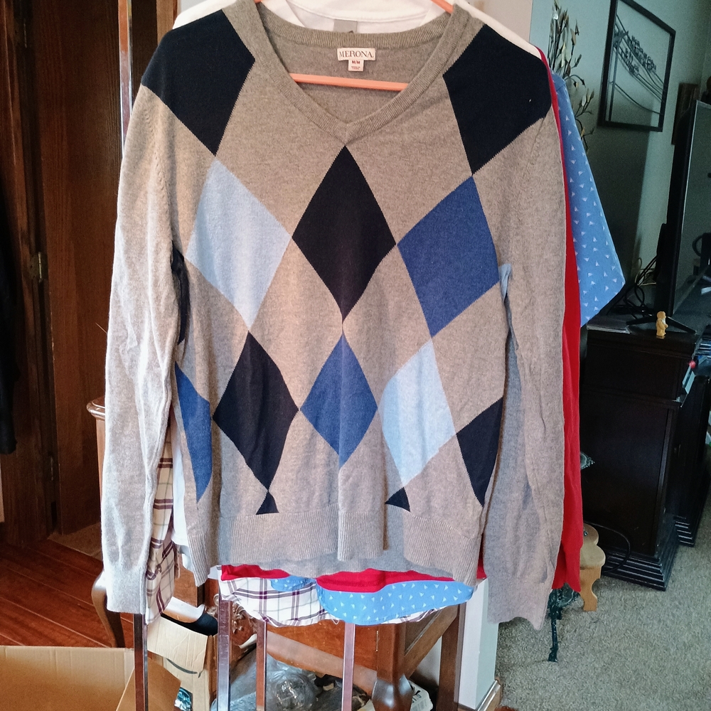 Merona Men's V-Neck Argyle Sweater - Gray and Blue Bin 24